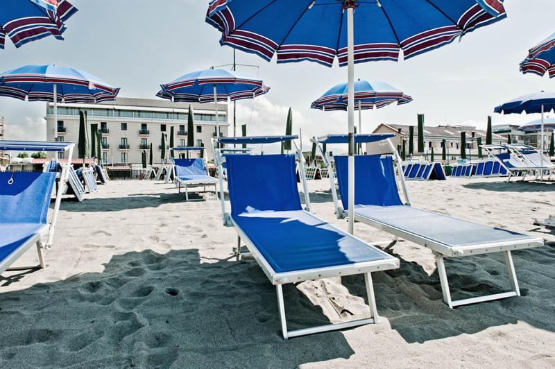 Hotel Rondine Маринелла-ді-Сарцана Екстер'єр фото