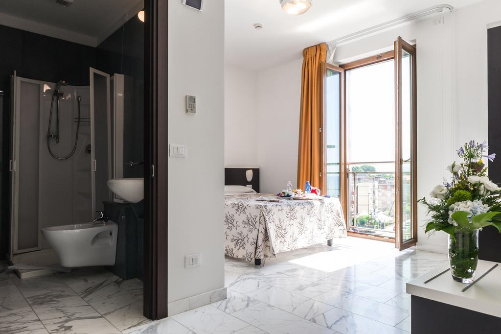 Hotel Rondine Маринелла-ді-Сарцана Номер фото