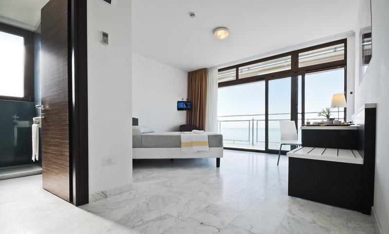 Hotel Rondine Маринелла-ді-Сарцана Екстер'єр фото